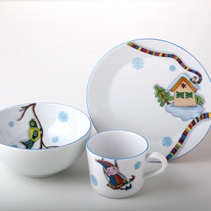Téli mintával megfestett Kerekítőmanós porcelán gyermek étkészlet(jogdíjas), Otthon & Életmód, Konyhafelszerelés, tálalás, Tálalás, Tányér & Étkészlet, Festészet, Kerámia, MESKA