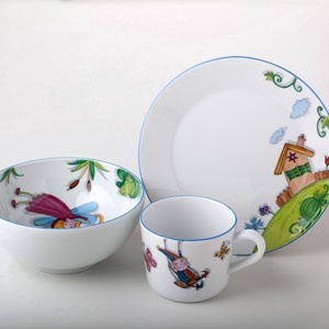 Tavaszi mintával megfestett Kerekítőmanós(jogdíjas) porcelán gyermek étkészlet - Meska.hu