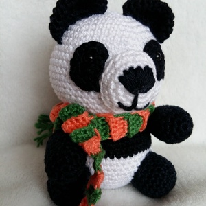 Panda, Játék & Sport, Plüssállat & Játékfigura, Maci, Horgolás, 15cm-es Panda, pamut fonalból készült, biztonsági szemei vannak. 
Kézmeleg vízben mosható.
Lehet, h..., MESKA