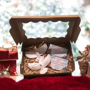 Barátságdoboz galambpár  inspirálva a híres karácsonyi filmből - karácsony - karácsonyi ajándékozás - karácsonyi ajándékcsomagolás - Meska.hu