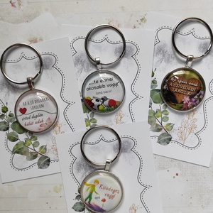 Üveglencsés fém kulcstartók ballagásra - Meska.hu