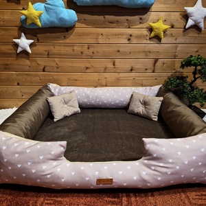 Víz, szőr és kaparásálló, lehúzható és mosható kutyfaekhely, Otthon & Életmód, Kisállatoknak, Kutyáknak, Kutya fekhelyek, házak, Varrás, Megszokott, masszív peremű, bejáratos fekhely, ami jól megtámasztja kedvence fejét és hátát.

Méret..., MESKA