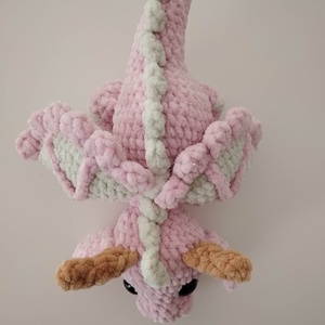 Horgolt rózsaszín csillogó sárkány  - játék & sport - plüssállat & játékfigura - plüss sárkány - Meska.hu