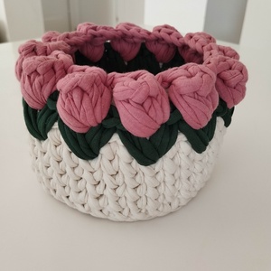 Horgolt tulipános tárolókosár  - Meska.hu