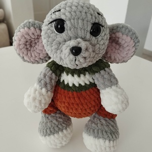 Horgolt fiú kisegèr, Játék & Sport, Plüssállat & Játékfigura, Más figura, Horgolás, Mérete: 20 cm

Zsenília fonalból készült, szilikonizált poliészter golyóval van töltve. Biztonsági ..., MESKA