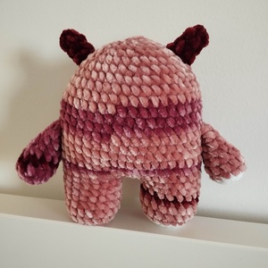 Horgolt rózsaszín szörnyike - játék & sport - plüssállat & játékfigura - szörnyike - Meska.hu