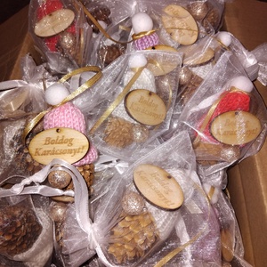 Karácsonyi Tobozmanó - karácsony - karácsonyi lakásdekoráció - karácsonyfadíszek - Meska.hu