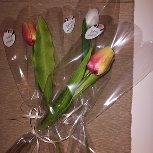 Szálas élethű tulipánok díszcsomagolásban, Otthon & Életmód, Dekoráció, Asztal és polc dekoráció, Asztaldísz, Virágkötés, MESKA