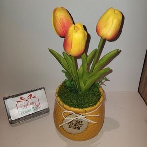 Narancssárga RealTouch tulipánok napsárga kaspóban, Otthon & Életmód, Virágdekoráció, Virágdíszek, Virágdísz kaspóban, Virágkötés, MESKA