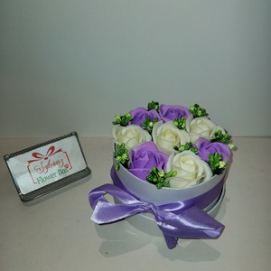 Lila-krém szappanrózsabox, Otthon & Életmód, Dekoráció, Asztal és polc dekoráció, Asztaldísz, Virágkötés, MESKA