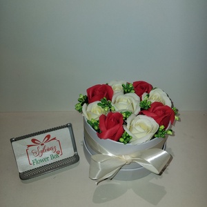 Vegyes színű szappanrózsabox - krém-piros, Otthon & Életmód, Dekoráció, Asztal és polc dekoráció, Asztaldísz, Virágkötés, MESKA