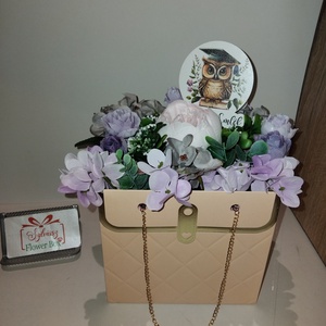 Lila színű élethű virágok virágtáskában, Otthon & Életmód, Virágdekoráció, Virágok, Virágcsokor, Virágkötés, MESKA