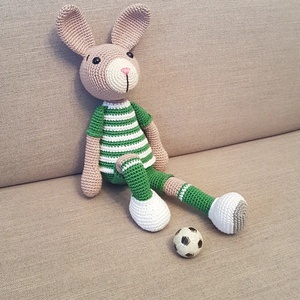 Focis nyuszi, horgolt amigurumi állatfigura, Játék & Sport, Plüssállat & Játékfigura, Nyuszi, Baba-és bábkészítés, Horgolás, Meska