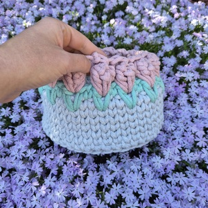 Horgolt tulipános kosár - otthon & életmód - tárolás & rendszerezés - tárolókosár - Meska.hu