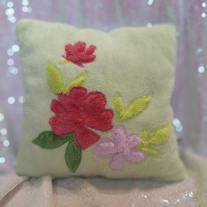 Tavaszi, anyáknapi virágos párna - otthon & életmód - lakástextil - párna & párnahuzat - díszpárna (belsővel együtt) - Meska.hu