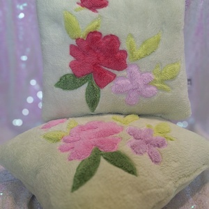 Tavaszi, anyáknapi virágos párna - otthon & életmód - lakástextil - párna & párnahuzat - díszpárna (belsővel együtt) - Meska.hu