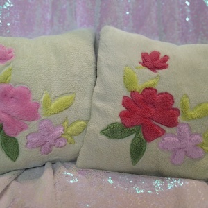 Tavaszi, anyáknapi virágos párna - Meska.hu