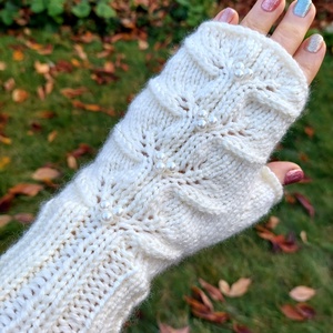 Gyöngyös ujj nélküli kötött kesztyű - Meska.hu