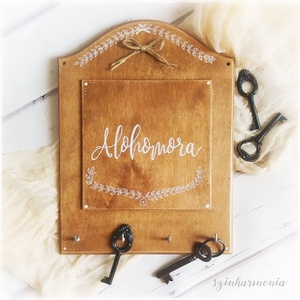 ALOHOMORA - fali kulcstartó tábla (kalligrafikus felirat, natúr country hangulat) - otthon & lakás - bútor - Meska.hu