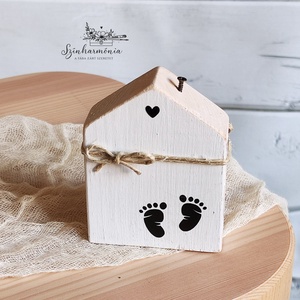 Dekorházikó kéménnyel - Édes Otthon (lábnyomok), Otthon & Életmód, Dekoráció, Dekoratív figurák és szobrok, Famegmunkálás, Festett tárgyak, MESKA