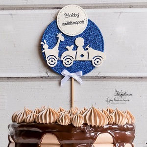 Térhatású tortabeszúró - Autózó kisfiú, Otthon & Életmód, Konyhafelszerelés, tálalás, Sütés, főzés, Sütidísz, Papírművészet, Mindenmás, MESKA