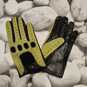 Világos zöld-fekete autós - ruha & divat - sál, sapka, kendő - kesztyű - Meska.hu