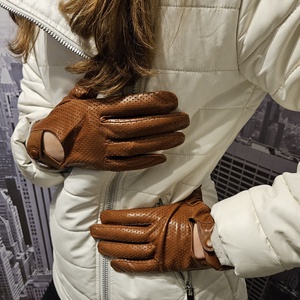 Konyak színű autós - Meska.hu