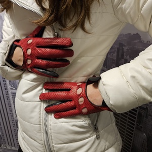 fekete-piros perforált autós, Otthon & Életmód, Autó, Autós kesztyű, Bőrművesség, Varrás, MESKA