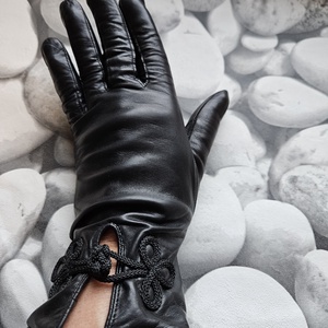 fekete, díszítéssel - ruha & divat - sál, sapka, kendő - kesztyű - Meska.hu