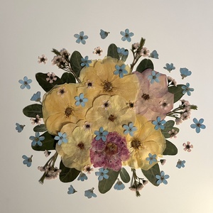 Csokor megörökítve préselt virágképként - esküvő - menyasszonyi- és dobócsokor - Meska.hu