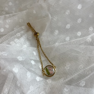 Arany színű karkötő valódi virággal, Ékszer, Karkötő, Lánc karkötő, Ékszerkészítés, MESKA