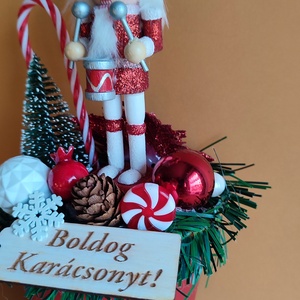 Karácsonyi dekoráció piros diótörős - otthon & életmód - dekoráció - asztal és polc dekoráció - asztaldísz - Meska.hu