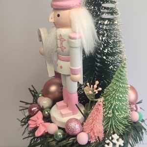 Karácsonyi dekoráció rózsaszín diótörős - otthon & életmód - dekoráció - asztal és polc dekoráció - asztaldísz - Meska.hu