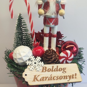 Karácsonyi dekoráció piros diótörős - otthon & életmód - dekoráció - asztal és polc dekoráció - asztaldísz - Meska.hu