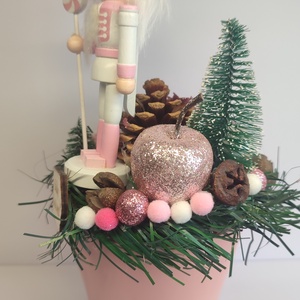 Karácsonyi dekoráció rózsaszín diótörős - otthon & életmód - dekoráció - asztal és polc dekoráció - asztaldísz - Meska.hu