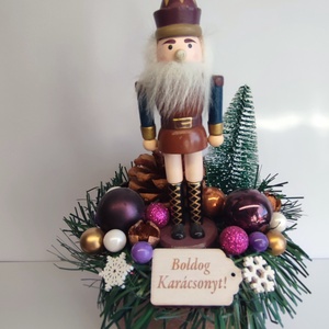 Karácsonyi dekoráció barna katonás , Otthon & Életmód, Dekoráció, Asztal és polc dekoráció, Asztaldísz, Virágkötés, MESKA