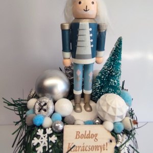 Karácsonyi dekoráció kék katonás , Otthon & Életmód, Dekoráció, Asztal és polc dekoráció, Asztaldísz, Virágkötés, MESKA