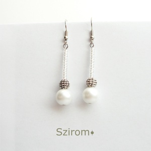 Hógömb - elegáns fehér és ezüst színű lógós fülbevaló  - Meska.hu