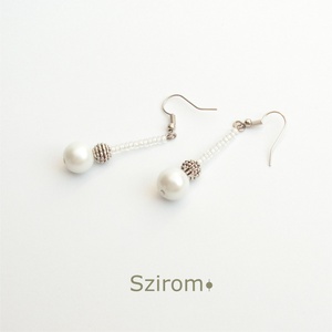 Hógömb - elegáns fehér és ezüst színű lógós fülbevaló  -  - Meska.hu