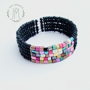 Szines egyéniség - fekete-tarka karkötő - ékszer - karkötő - karperec - Meska.hu