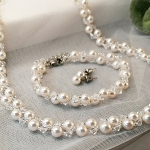 Gyöngysor csupa Swarovski és Preciosa gyönggyel  - Meska.hu