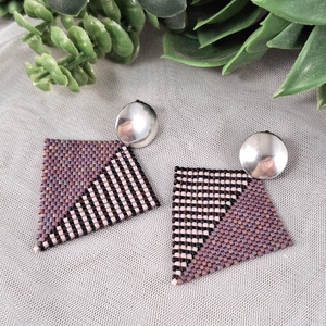 Prizma fülbevaló - mályva , Ékszer, Fülbevaló, Lógó fülbevaló, Gyöngyfűzés, gyöngyhímzés, MESKA