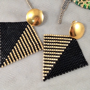 Épure fülbevaló - fekete-arany, Ékszer, Fülbevaló, Lógó fülbevaló, Gyöngyfűzés, gyöngyhímzés, MESKA