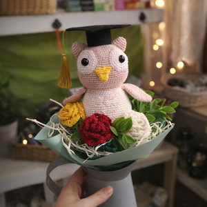Ballagási csokor horgolt bagollyal � egyedi kézműves ajándék - otthon & életmód - virágdekoráció - virágok - virágcsokor - Meska.hu