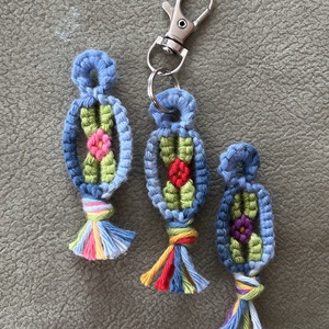 virágos/szíves mini táskadísz, Táska & Tok, Kulcstartó & Táskadísz, Táskadísz, Csomózás, MESKA