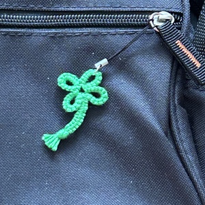 mini lóhere (4levelű) - táska & tok - kulcstartó & táskadísz - táskadísz - Meska.hu