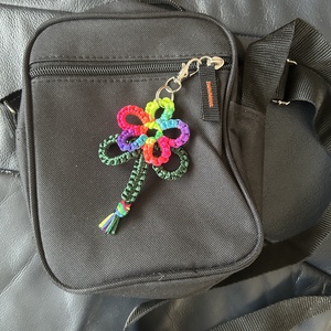 színes virág táskadísz - táska & tok - kulcstartó & táskadísz - táskadísz - Meska.hu