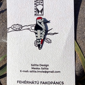 Fehérhátú fakopáncs kitűző, Ékszer, Kitűző és Bross, Kitűző, Tűzzománc, MESKA