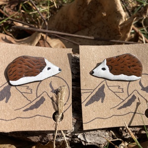 Sün tűzzománc kitűző - Meska.hu