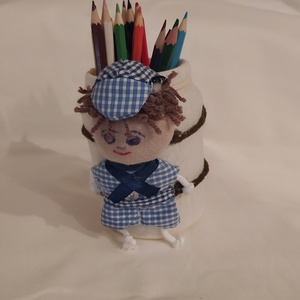 Iskola, óvoda, babával díszített asztali ceruzatartó, fésű- sminktároló, tolltartó, Otthon & Életmód, Papír, írószer, Tolltartó & Ceruzatekercs, Baba-és bábkészítés, Patchwork, foltvarrás, MESKA